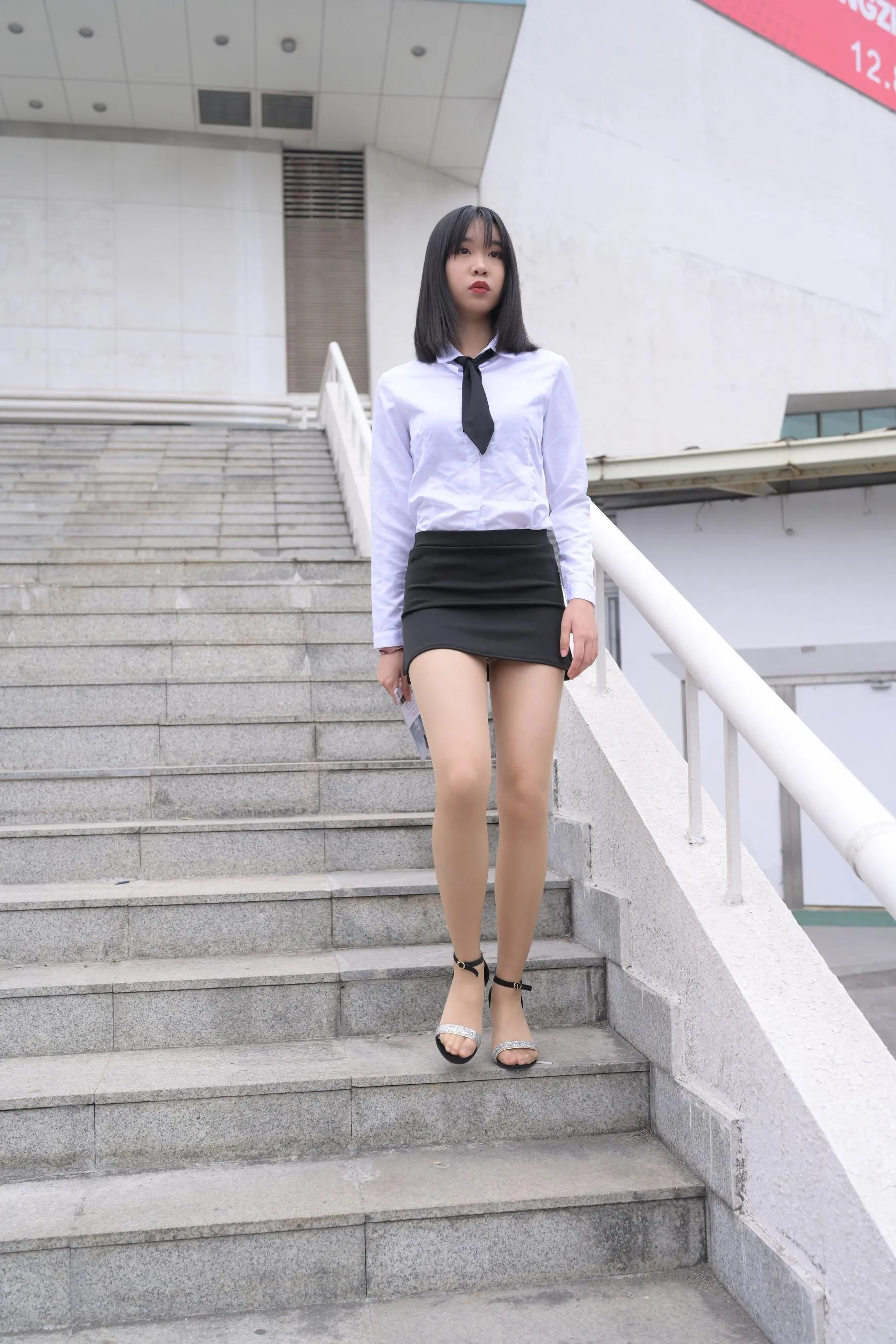 [魔镜街拍] NO.084 程生街拍-商城推销美女长腿肉丝制服 [456P]插图5
